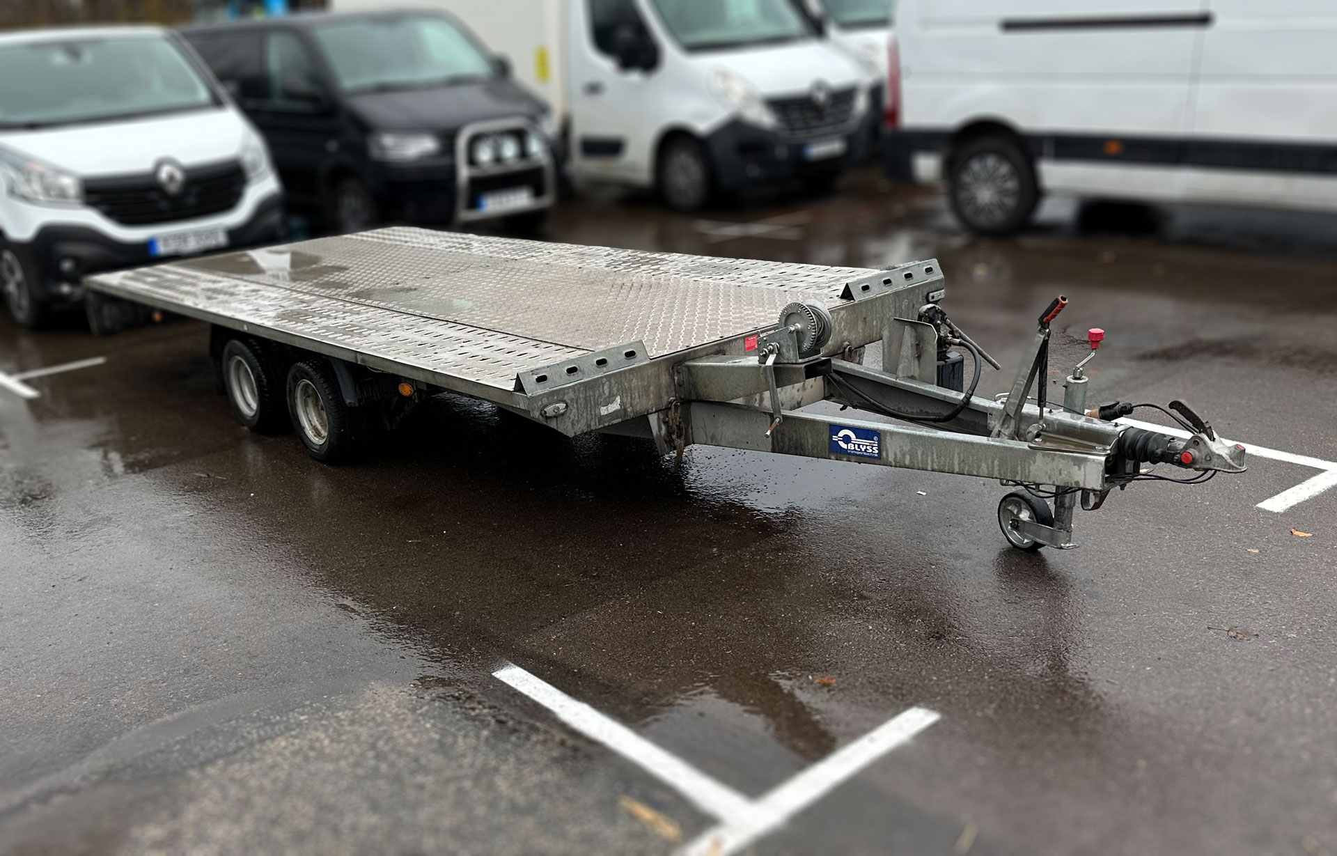 Biltransportsläp med vinsch